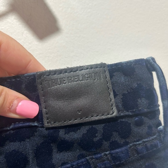 True Religion Size 26 Halle mid rise Super Skinny Leopard Flock Jeans Blue - Picture 5 of 8